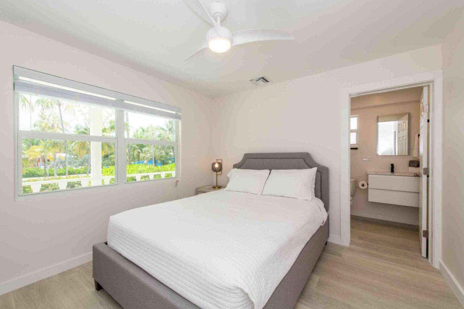 Thatch Hill - Renovated Beach House With Pool, Short Walk To The Rum Point Club Driftwood Village 外观 照片