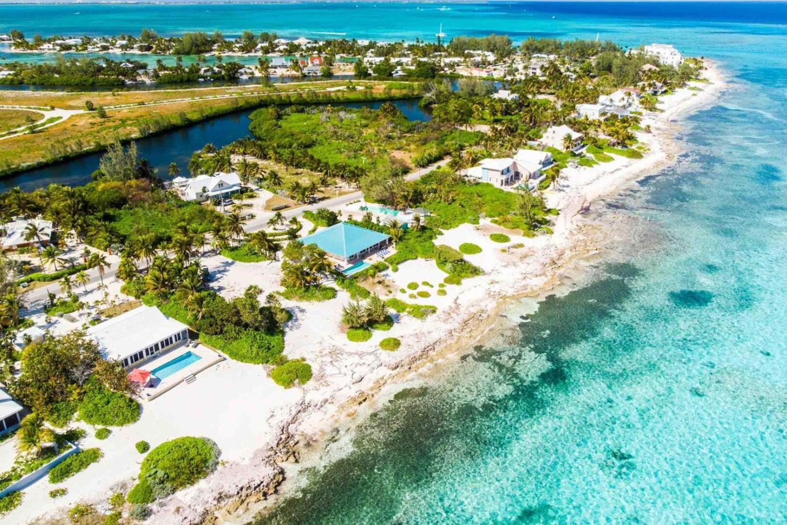 Thatch Hill - Renovated Beach House With Pool, Short Walk To The Rum Point Club Driftwood Village 外观 照片