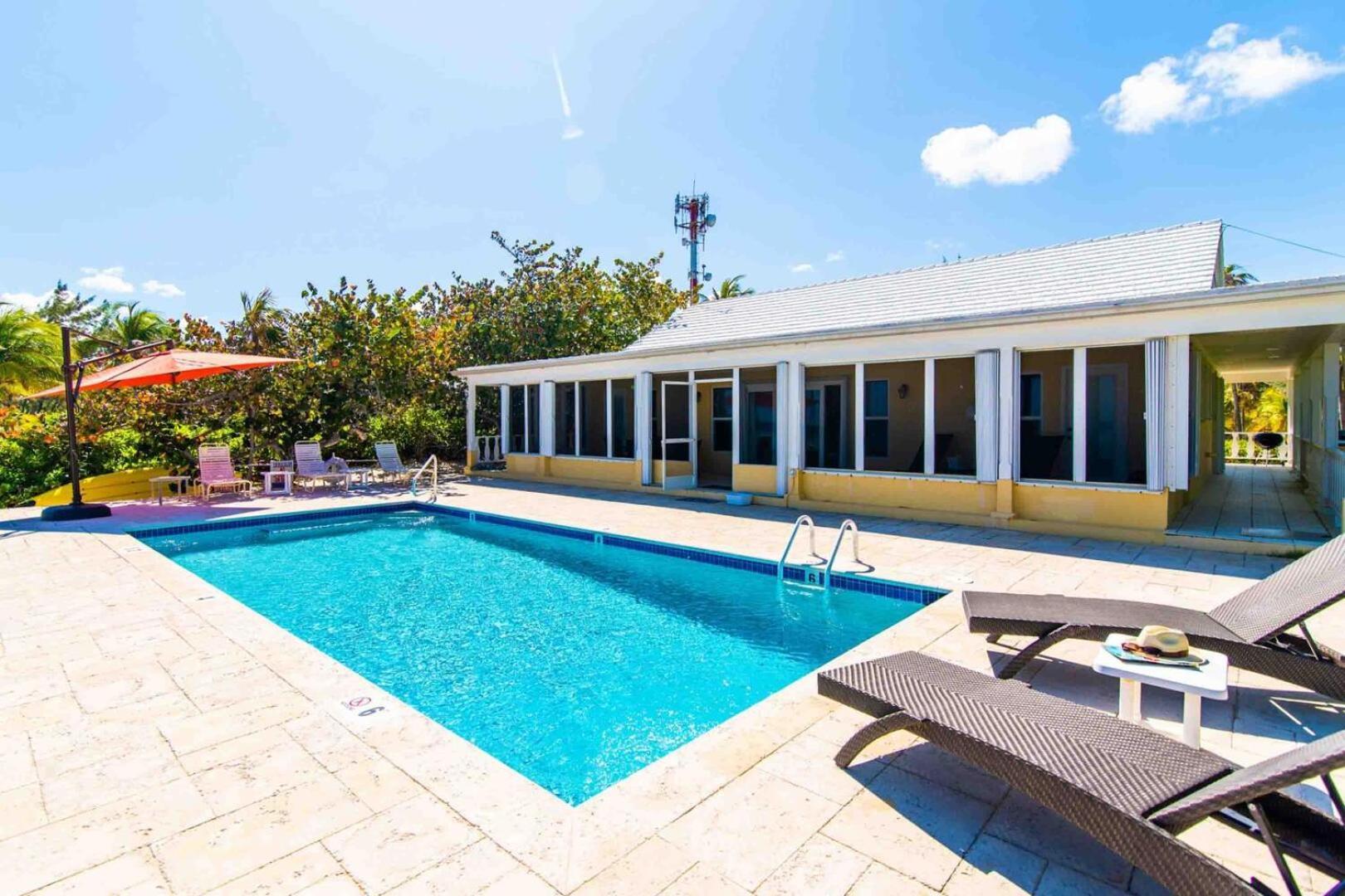 Thatch Hill - Renovated Beach House With Pool, Short Walk To The Rum Point Club Driftwood Village 外观 照片