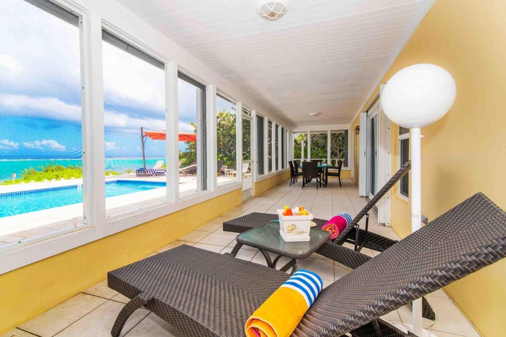 Thatch Hill - Renovated Beach House With Pool, Short Walk To The Rum Point Club Driftwood Village 外观 照片