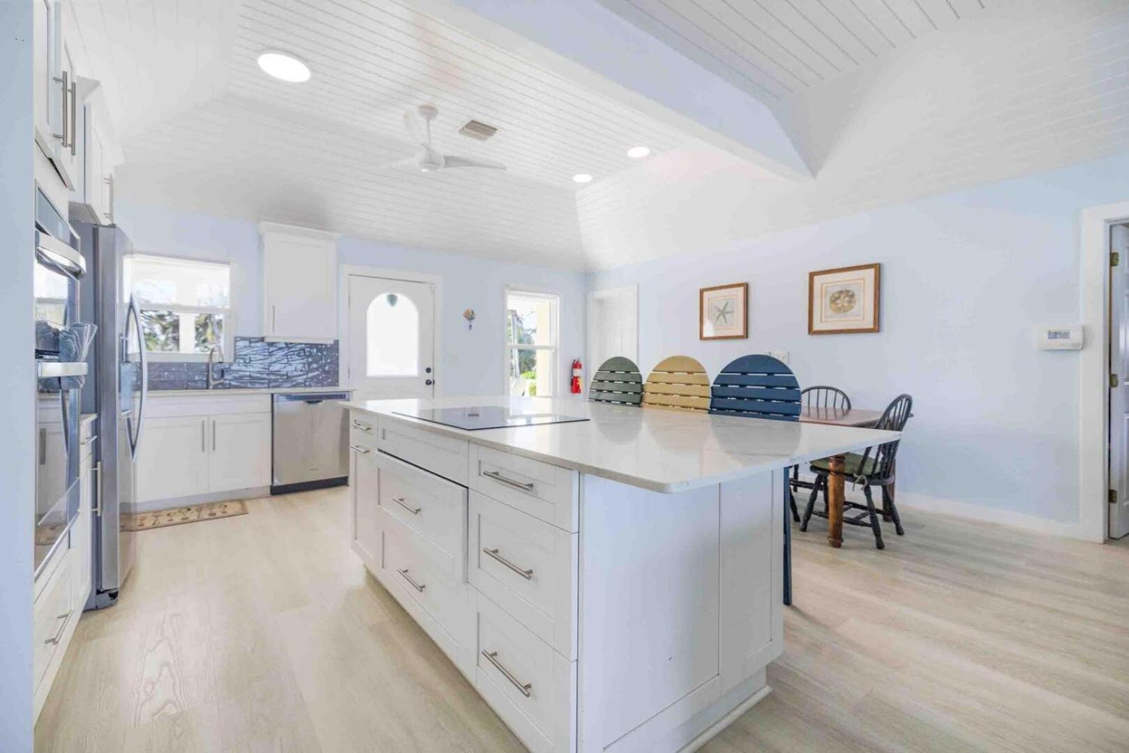 Thatch Hill - Renovated Beach House With Pool, Short Walk To The Rum Point Club Driftwood Village 外观 照片