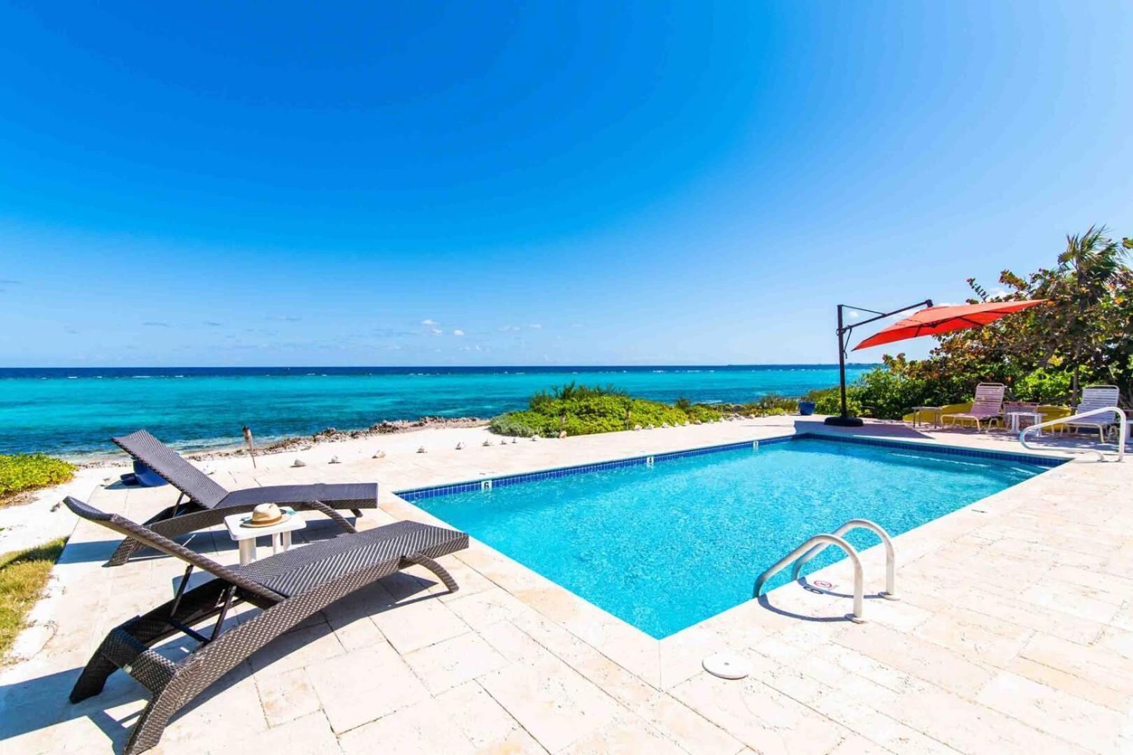 Thatch Hill - Renovated Beach House With Pool, Short Walk To The Rum Point Club Driftwood Village 外观 照片