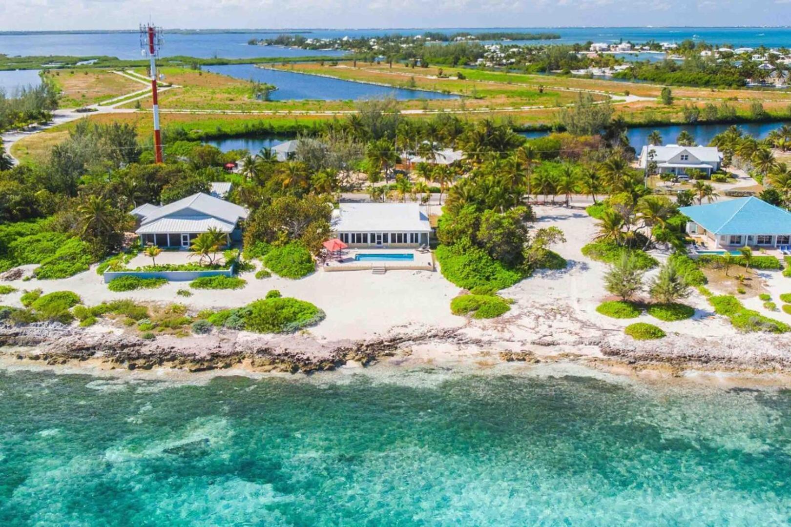 Thatch Hill - Renovated Beach House With Pool, Short Walk To The Rum Point Club Driftwood Village 外观 照片